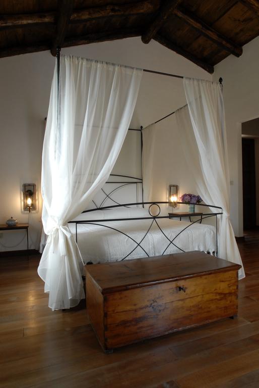 Вилла Valle Maira, Agriturismo Nel Parco Dei Nebrodi Tortorici Номер фото
